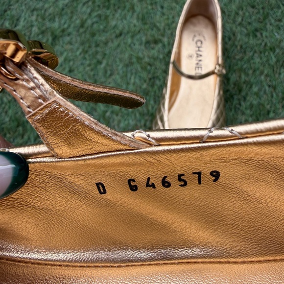 CHANEL CC LOGO GOLD LEATHER MARYJANE BALLET FLATS SHOES QUILTED BLACK CAP TOE 40 - Picture 12 of 15